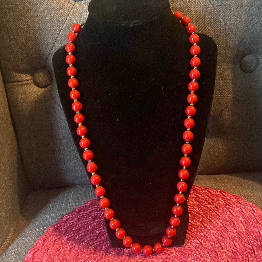 Tomato red beaded vintage necklace with gold detail